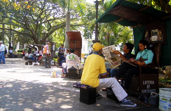 A shoeshiner working in Plaza Santander, Bucaramanga
