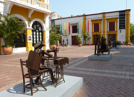 Metal sculptures in Plaza de San Pedro Claver