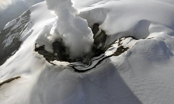 The smoking crater of Nevado del Ruiz