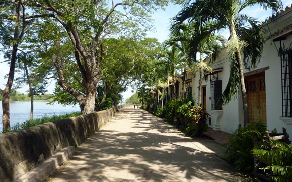 Riverside street, Mompox, Colombia